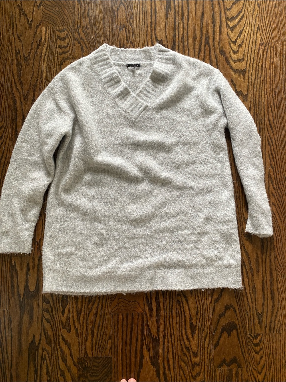 Staccato Men's V-Neck Fuzzy Sweater in Light Gray